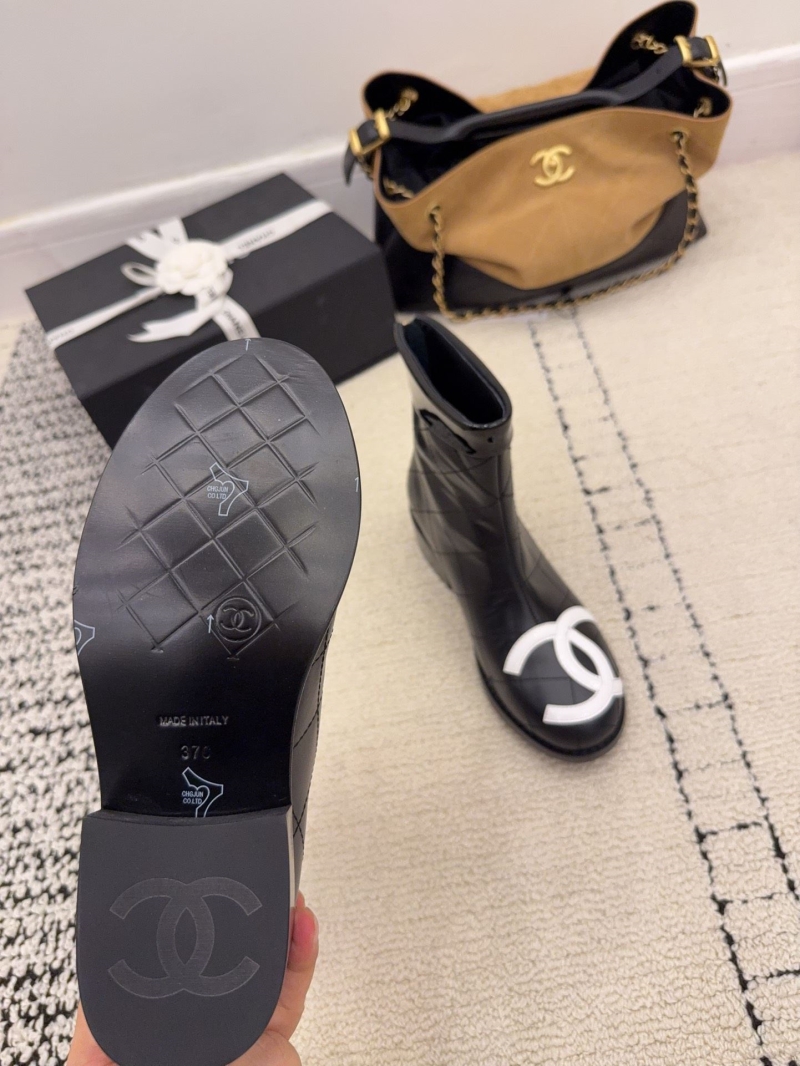 Ch**el boots